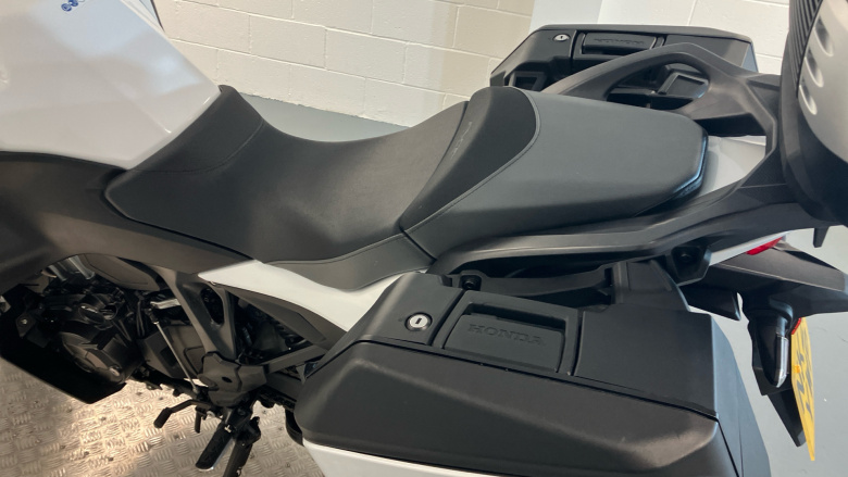 Honda NT1100 Manual (22 Model Year)